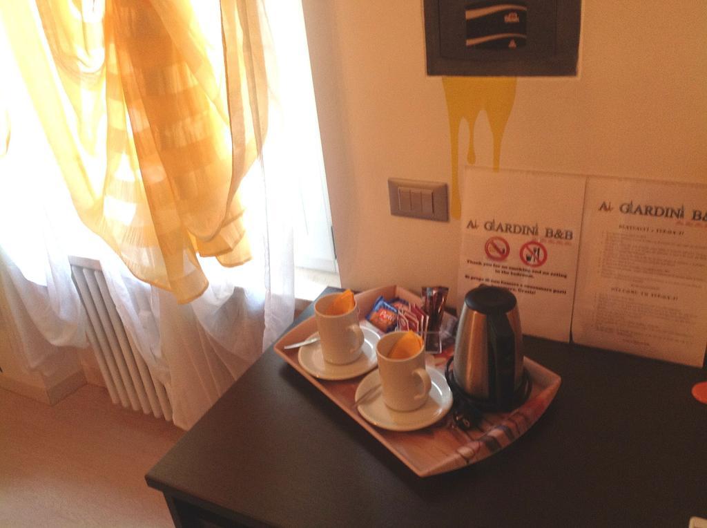 Ai Giardini Rooms -Vicino Ospedale Borgo Trento E Centro Storico Verona Pokoj fotografie